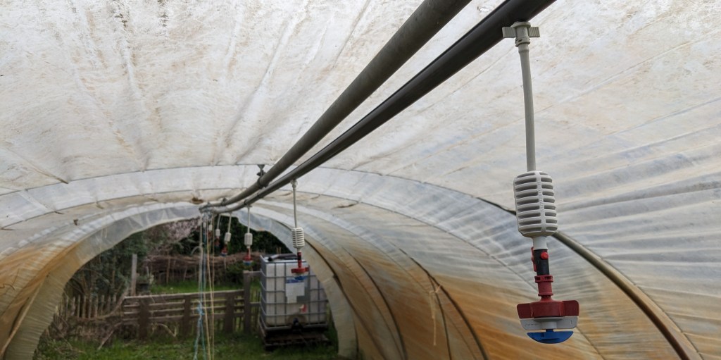 Arrosage par aspersion sous serre : le guide d&rsquo;installation